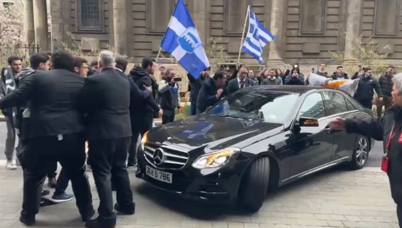 Londra'da skandal. KKTC Cumhurbaşkanı Tatar'ın önünü kestiler