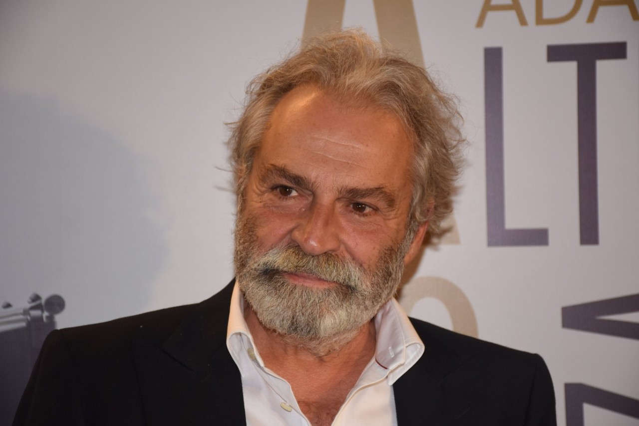 Sahnede fenalaşan Haluk Bilginer hastaneye kaldırıldı