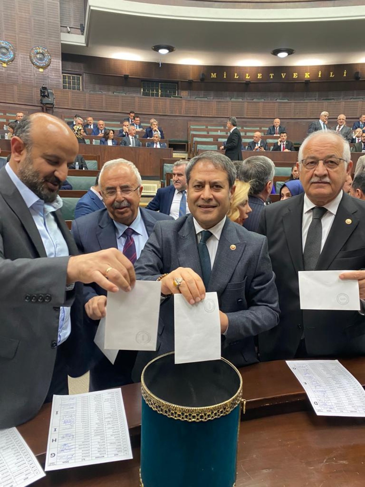 AK Parti Grubu Cumhurbaşkanı adayını açıkladı