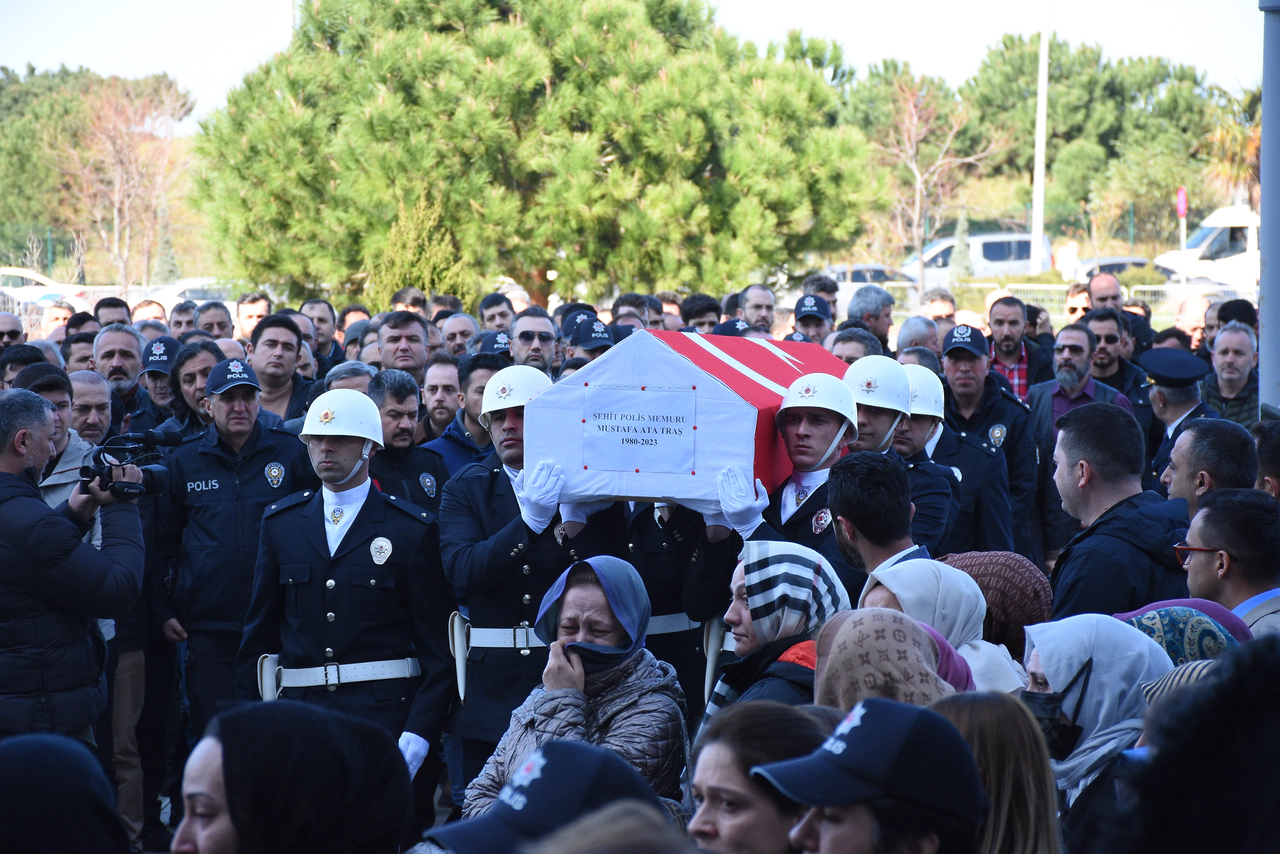 Samsun'da şehit olan polis Mustafa Ata Traş son yolculuğuna uğurlandı: Göz yaşları sel oldu