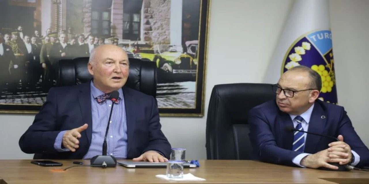 Ahmet Ercan'dan ziyaret ettiği ilçede korkutan açıklama: Bu ilçede 7 büyüklüğünde deprem bekliyorum