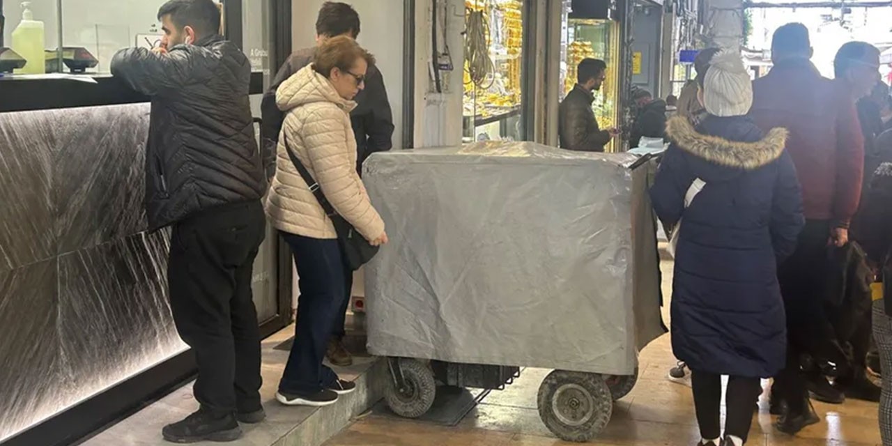 Ünlü ekonomist uyardı: Kapalıçarşı'da neler oluyor? Kim dolar topluyor?