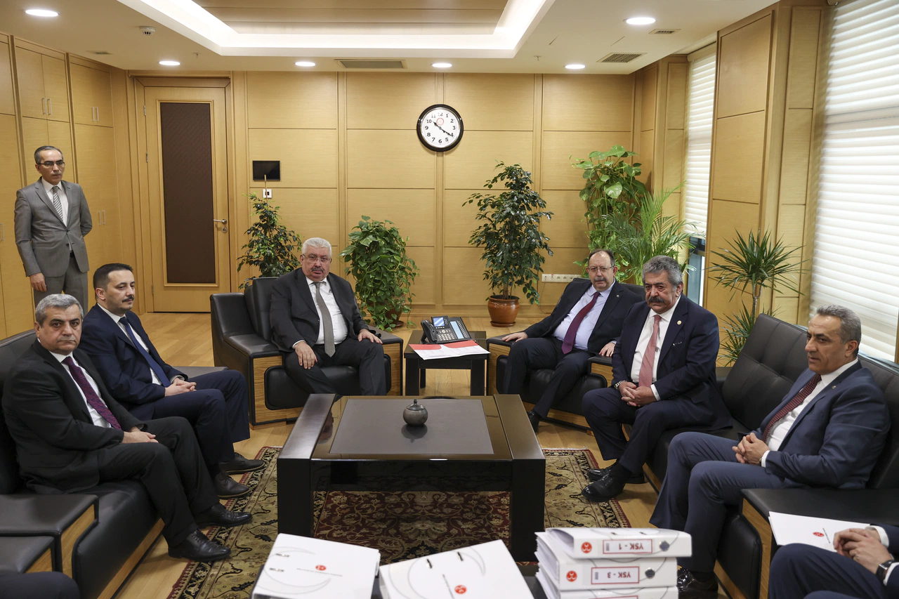 MHP,  milletvekili aday listesini YSK'ya sundu: Meydan okudular