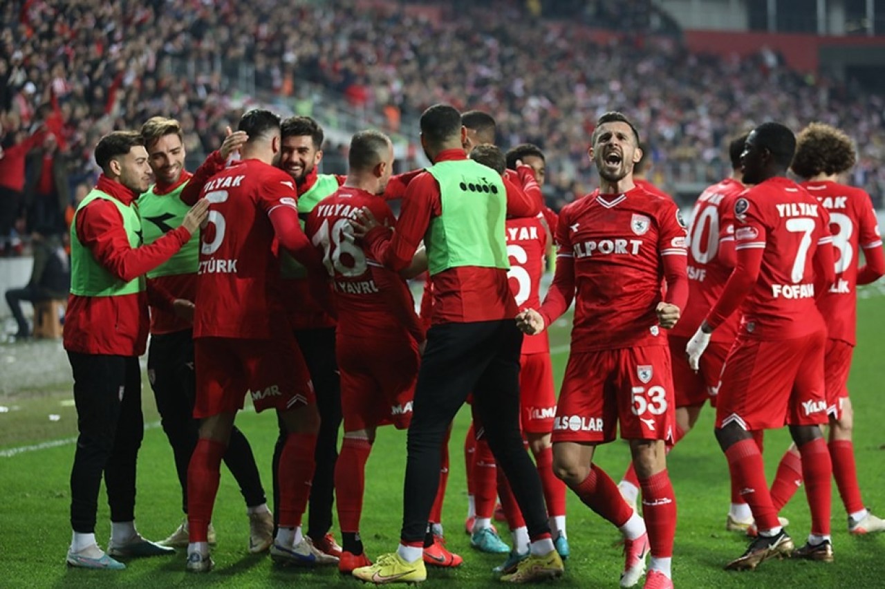 Samsunspor 11 yıl sonra Süper Lig'e döndü