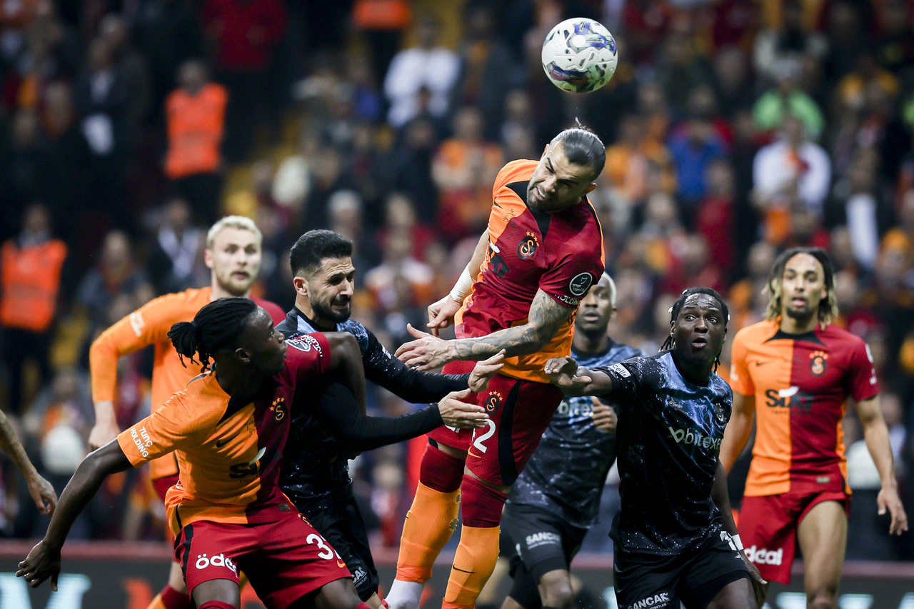 Galatasaray Adana Demirspor'u son dakikalarda devirdi