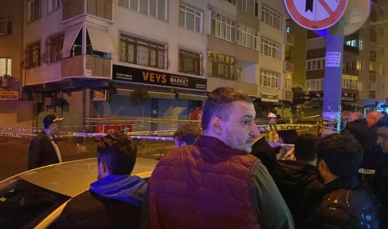 İstanbul'da kolonları patlayan bina boşaltıldı