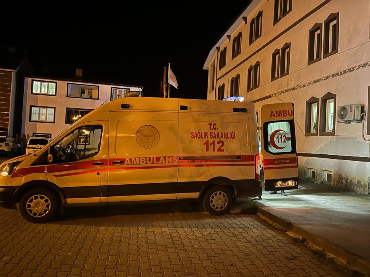 Kastamonu'da tartıştığı Hasan Sökmen'i ve eşi Nimet Sökmen'i vurdu. Hasan Sökmen öldü