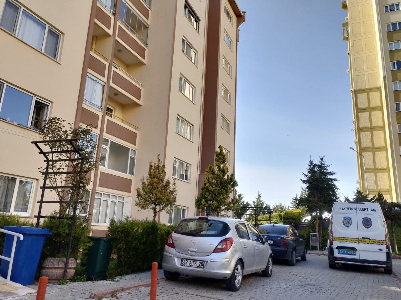 Konya'da emekli polis eşi ve 2 çocuğunu vurdu