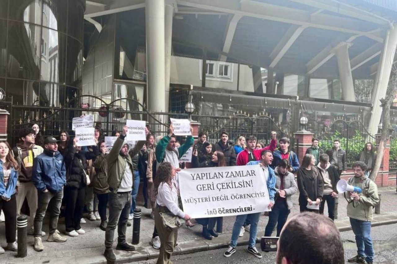 İstanbul Aydın Üniversitesi'nde fahiş zam rezaleti. Öğrenciler isyan etti