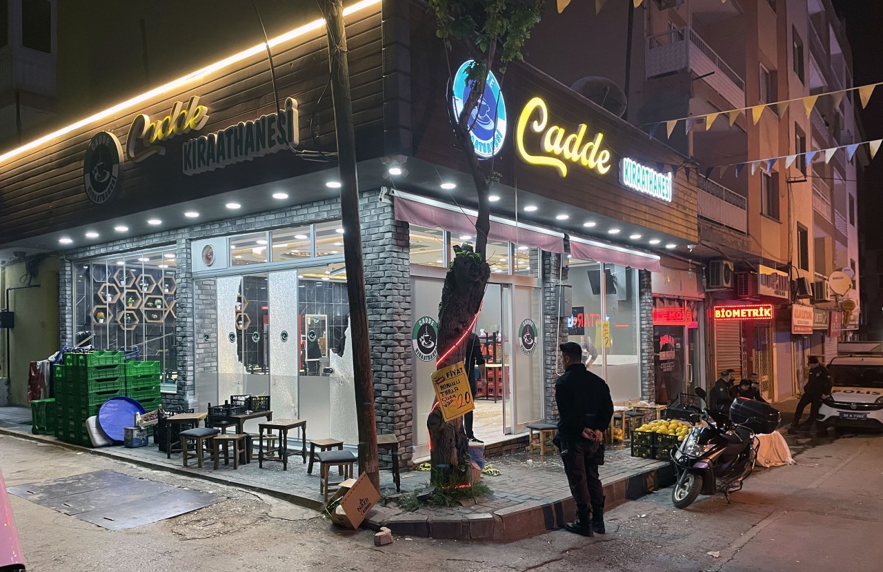 İzmir'de kıraathaneye saldırı: Mustafa Er öldü,  5 kişi yaralandı