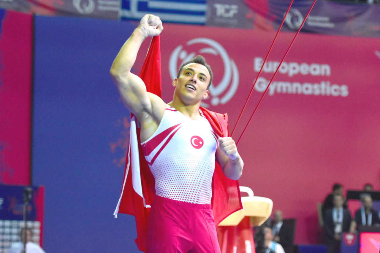 Milli cimnastikçi Adem Asil,  halka aletinde de Avrupa şampiyonu oldu