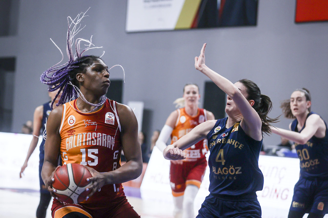 Fenerbahçe Galatasaray'ı yenerek finale çıktı