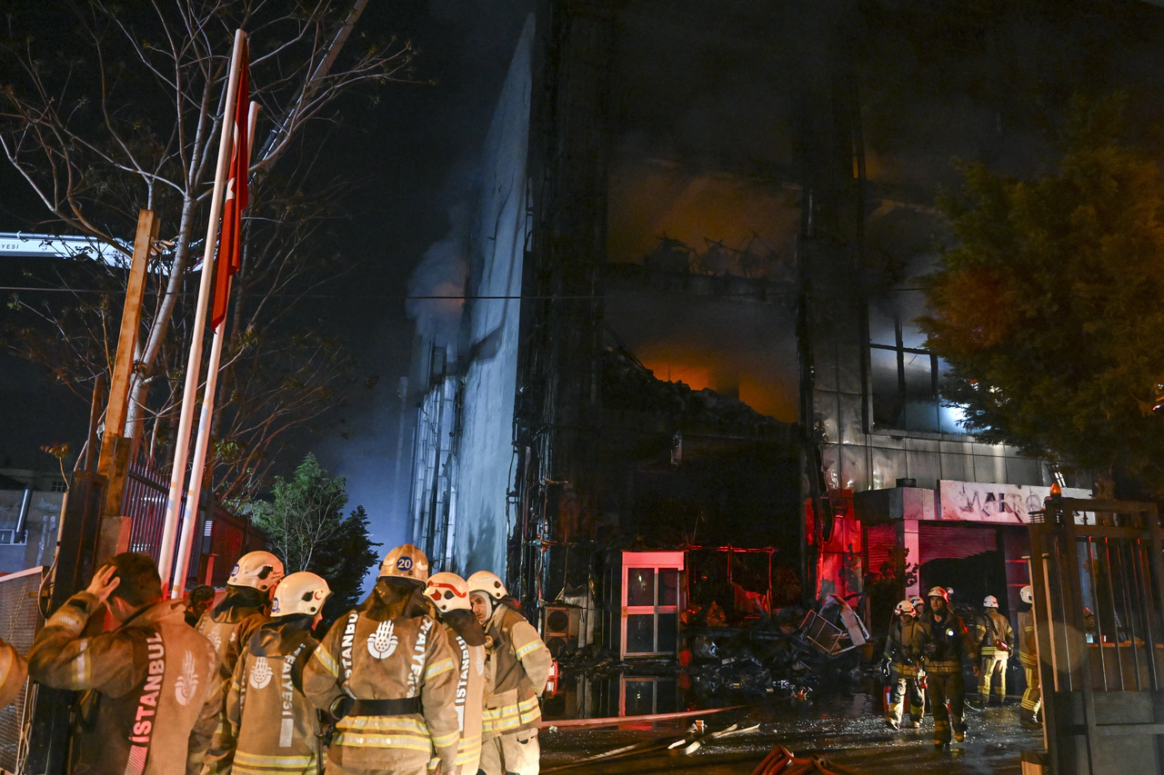 İstanbul'da halıcıda yangın çıktı