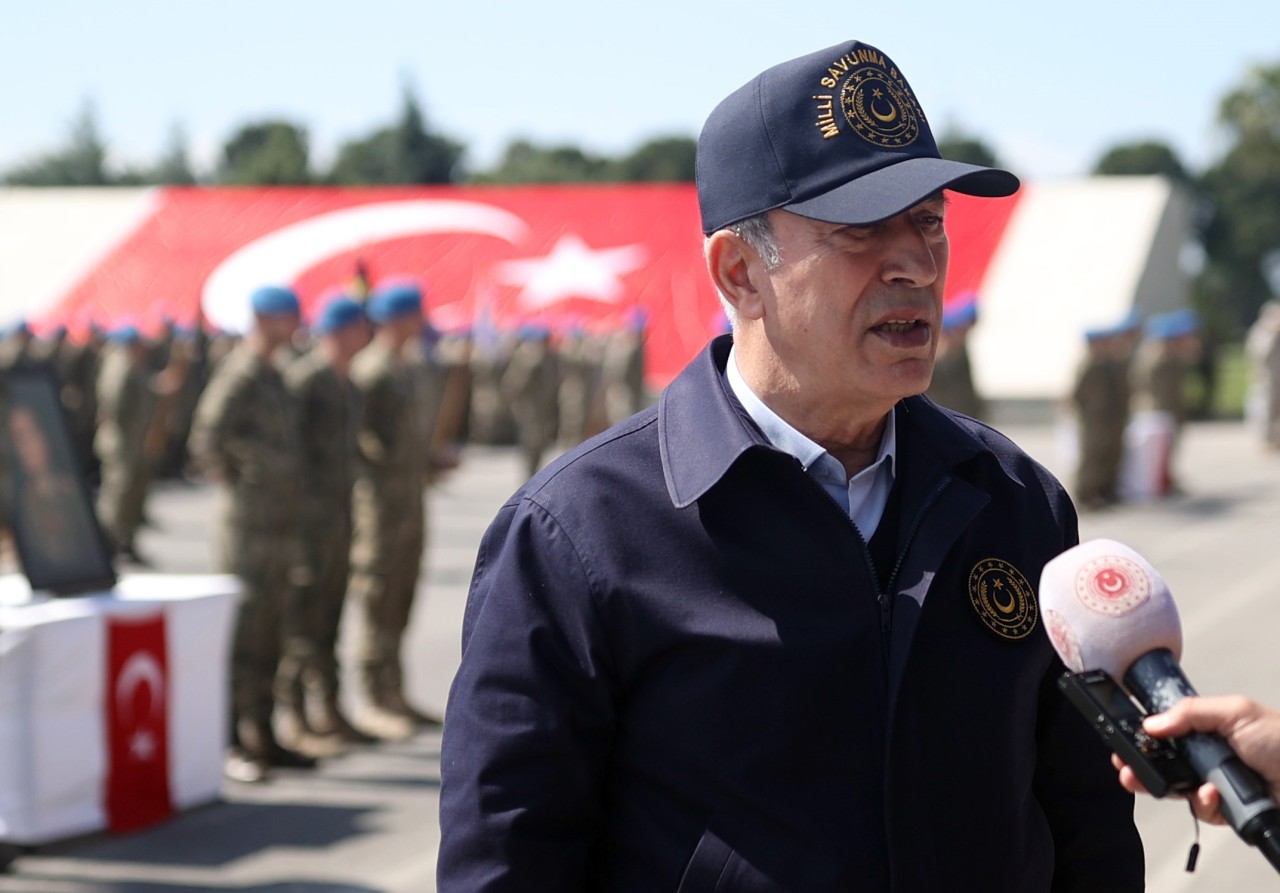 Hulusi Akar,  Suriyelilere garanti verdi: Rahat olsunlar. Onları zora sokmayız