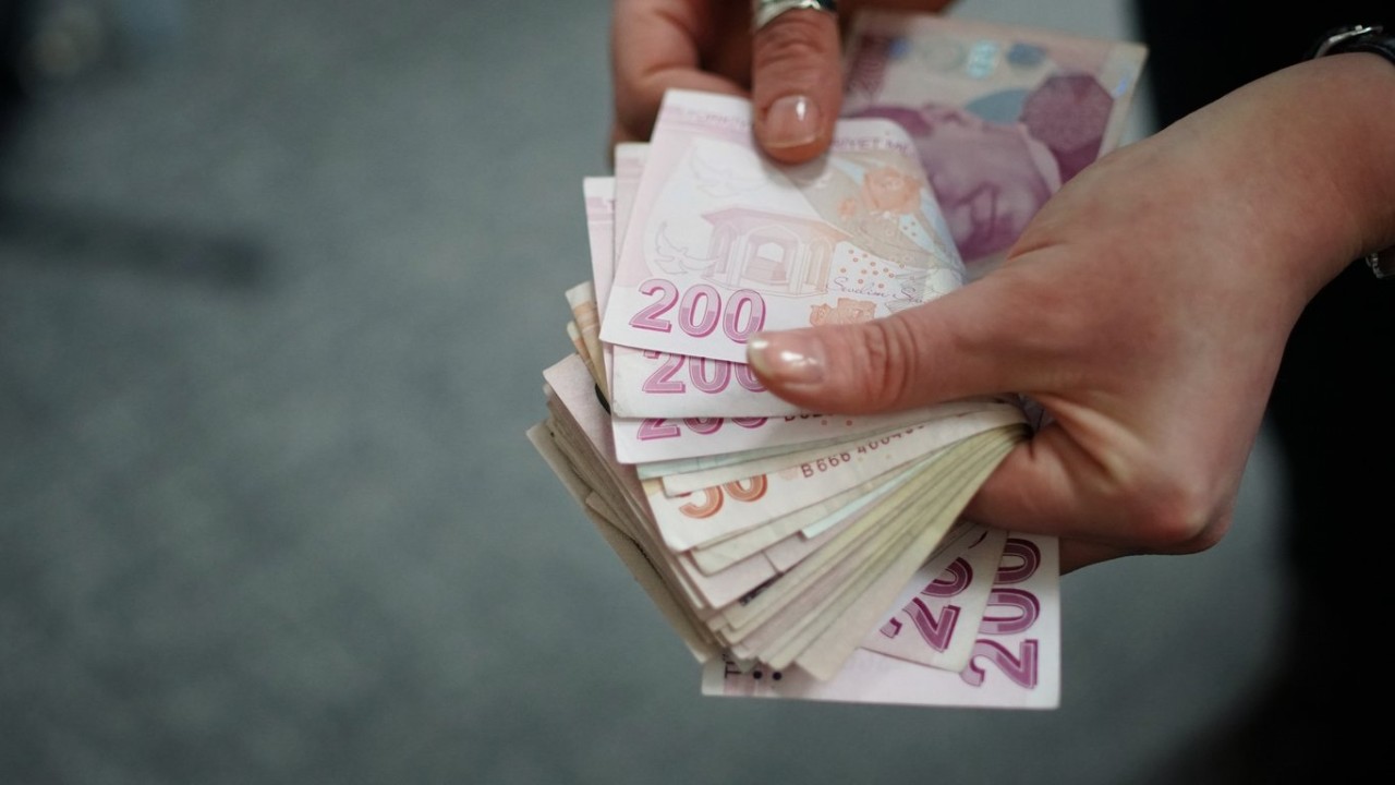 Emeklilere müjdeli haber. Ek ödeme yapılacak tarih belli oldu. Hesaplara yatırılacak