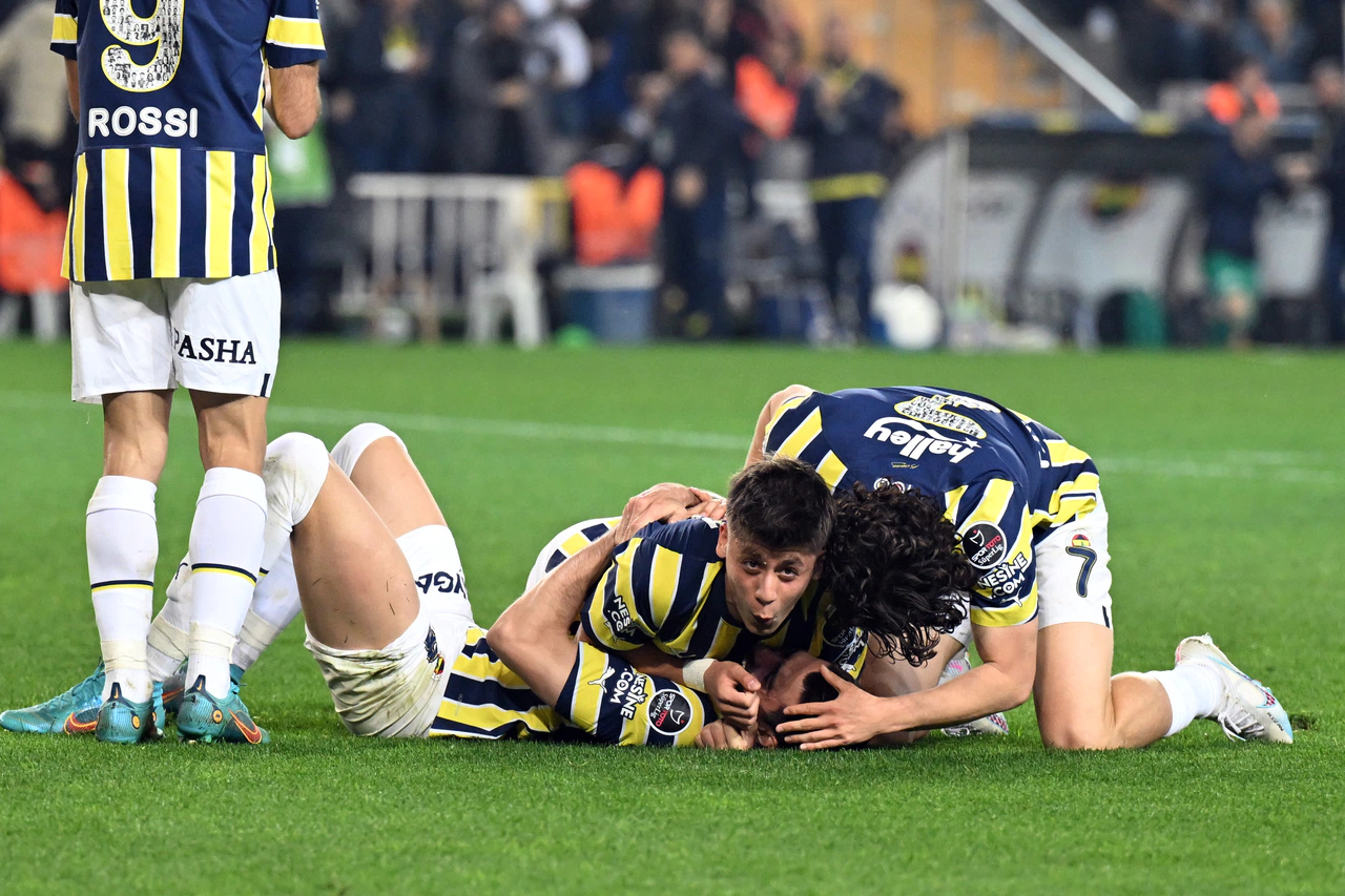 Fenerbahçe pes etmedi. Trabzonspor'u devirdi