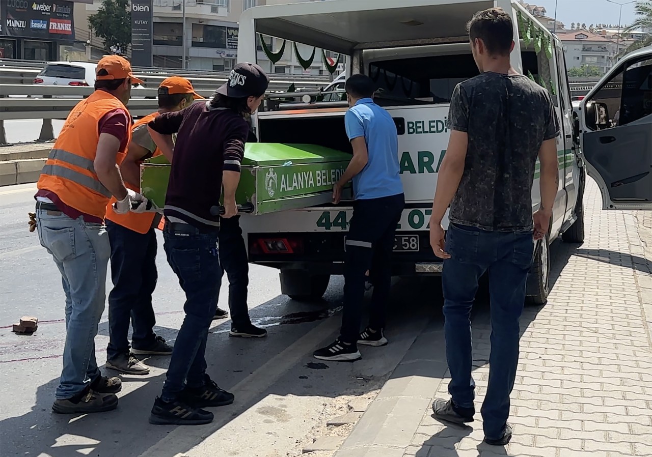 Alanya'da kamyonun çarptığı motosikletteki Sultan Demirel öldü