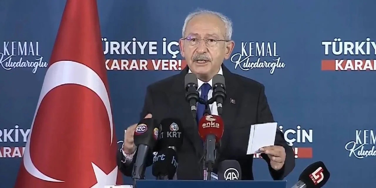 Kılıçdaroğlu cep telefonlarına mesaj gönderdi. Kredi kartı borçlularına müjdeyi verdi