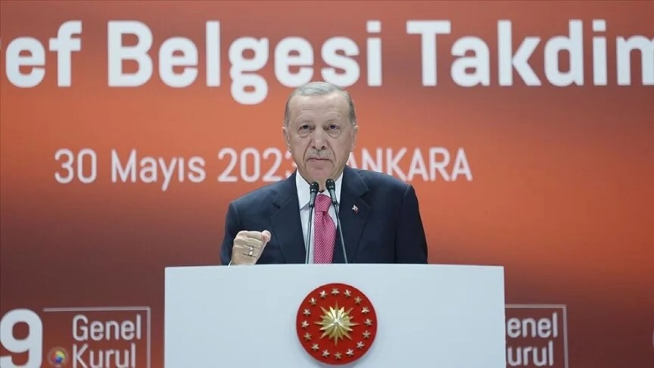 Cumhurbaşkanı Erdoğan: Ne oldu,  bankalar kapandı mı? Hepsi artık kasaları falan boşalttı mı?