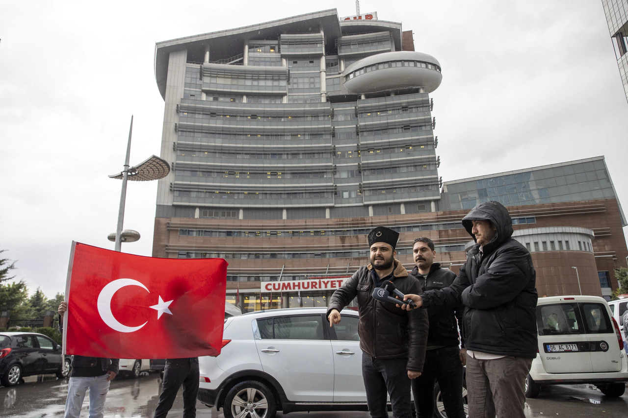 CHP'nin kapısına dayandılar: Kılıçdaroğlu istifa!