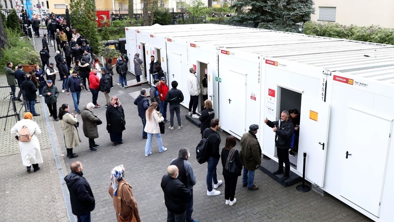 Yurt dışında sandığa hücum: Kullanılan oy sayısını YSK açıkladı