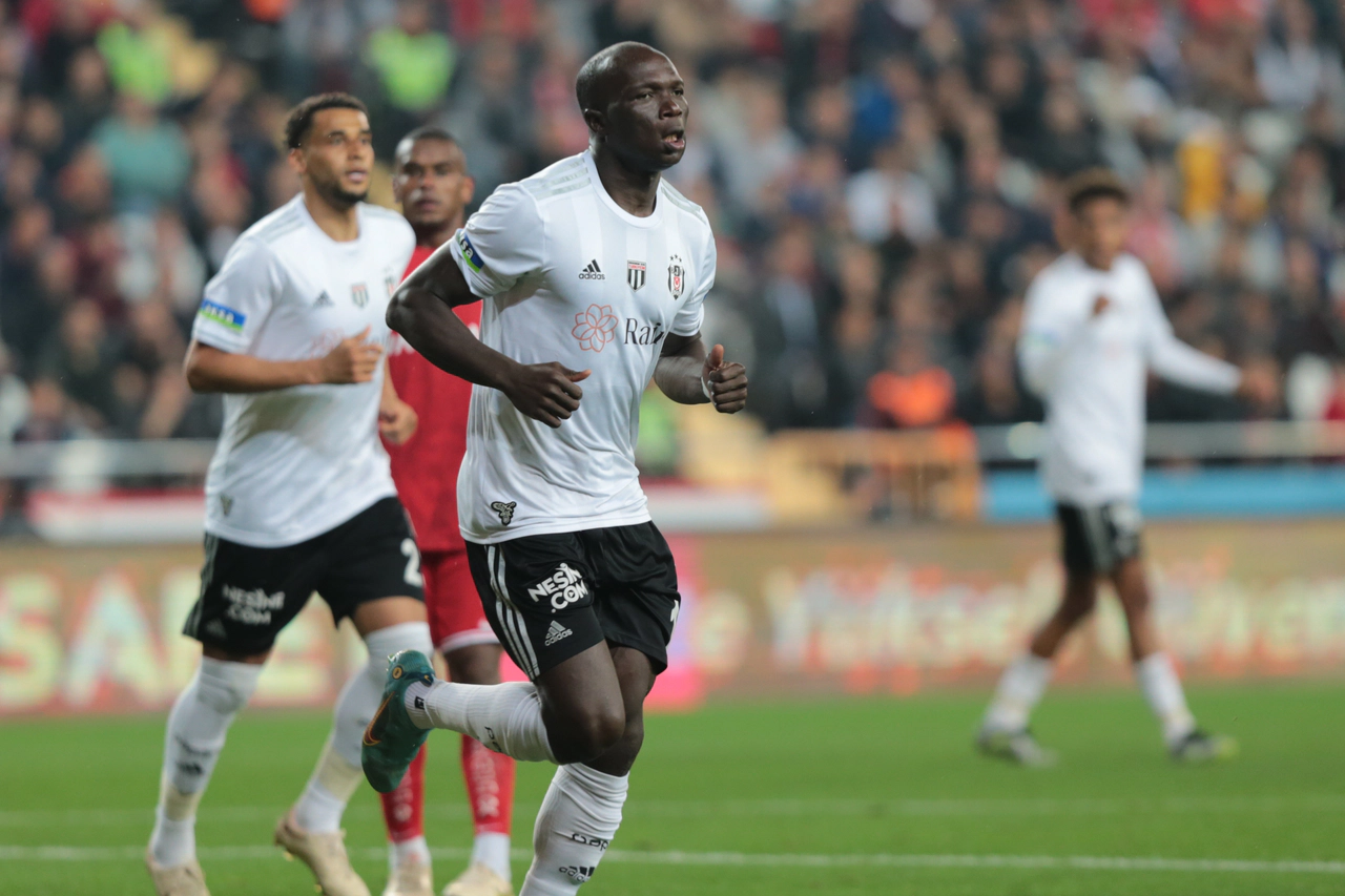 Antalya'dan Aboubakar geçti. Beşiktaş Antalyaspor'u devirdi