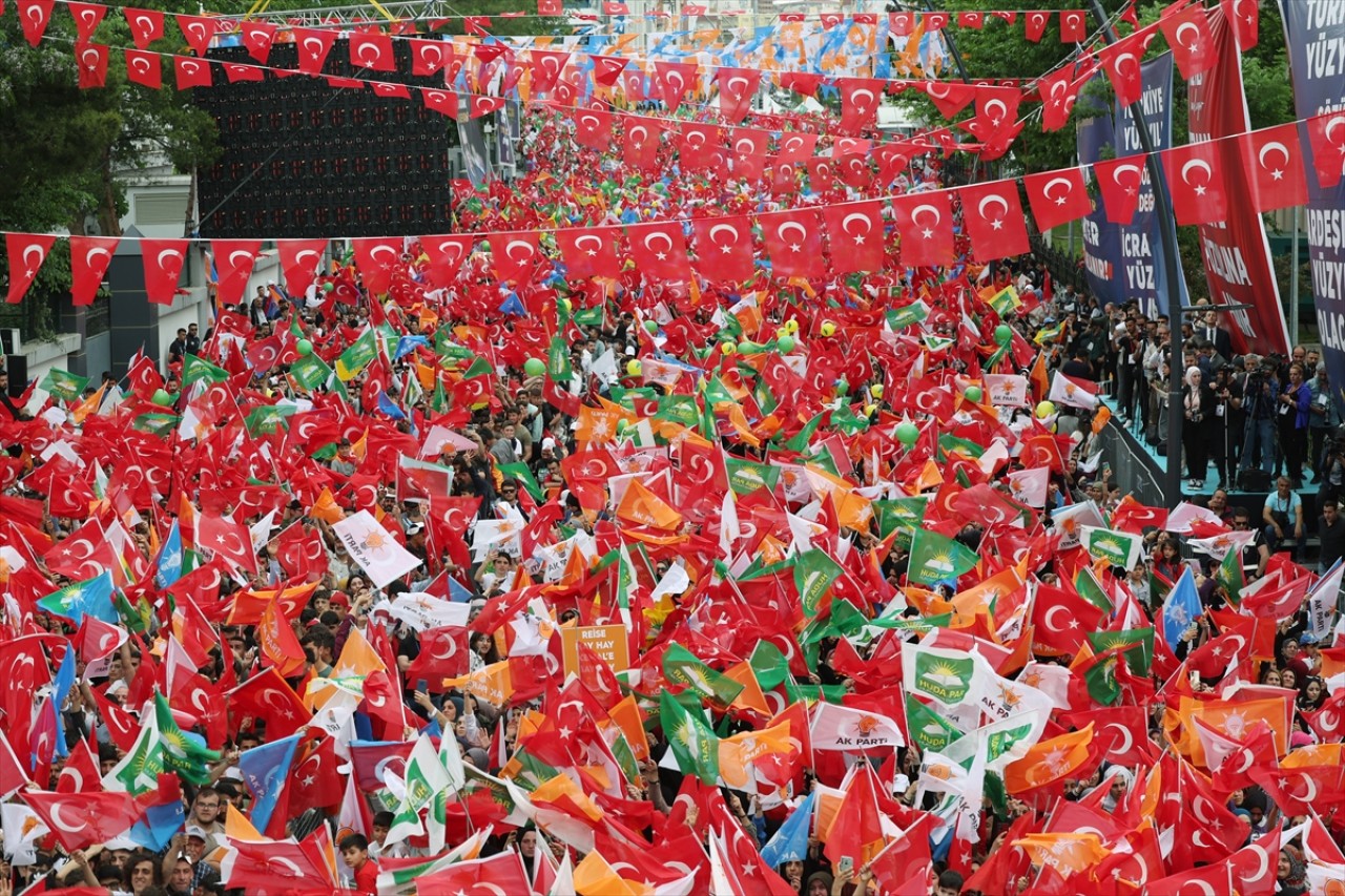 Erdoğan Batman'da miting düzenledi: Bayrak detayı dikkat çekti!