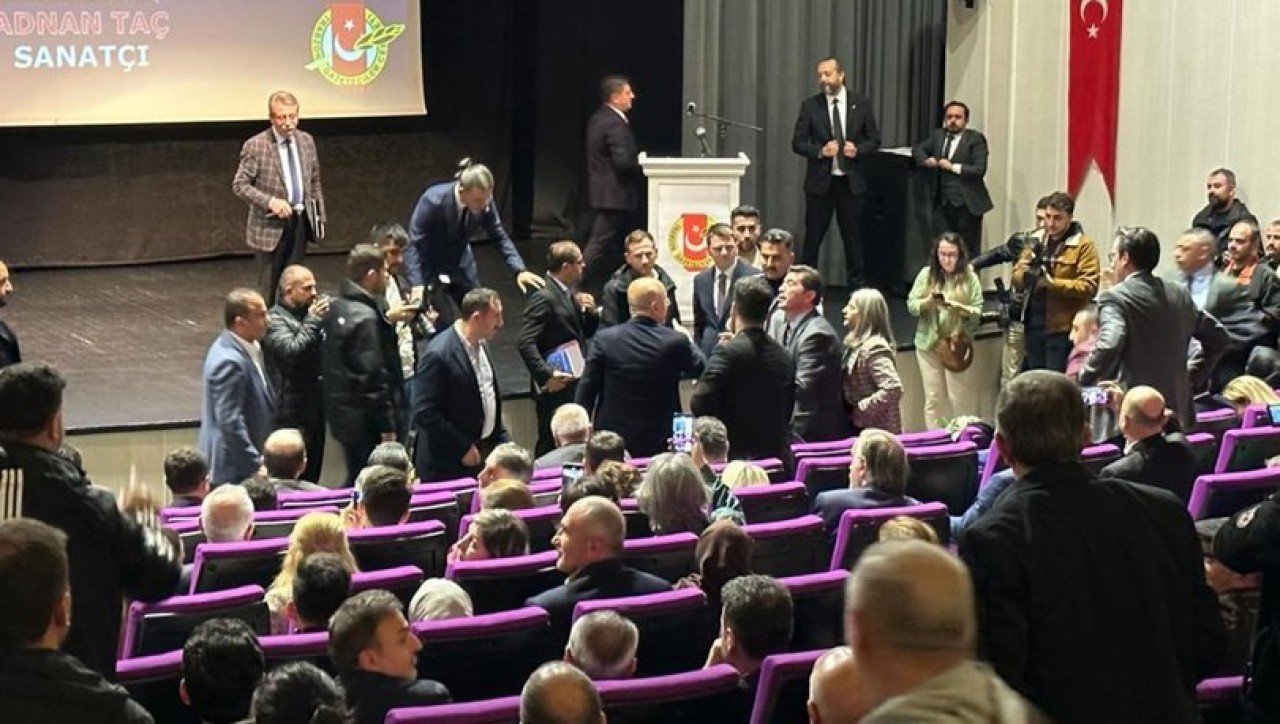 Trabzon'da kriz. Bakan Karaismailoğlu tartışıp kızdı,  salonu terk etti. Vali de gitti