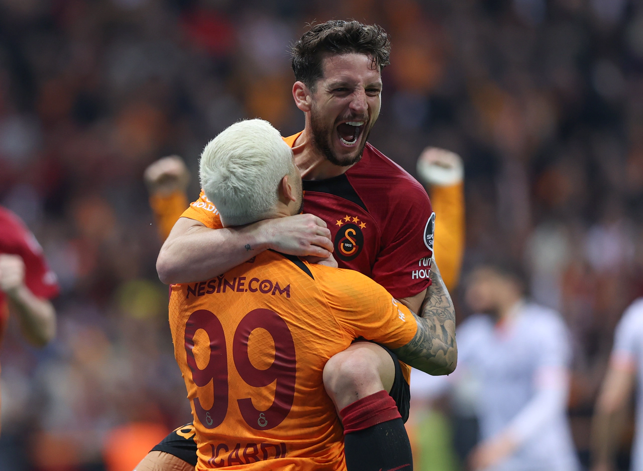 Galatasaray şampiyonluğa koşuyor. Icardi farkı