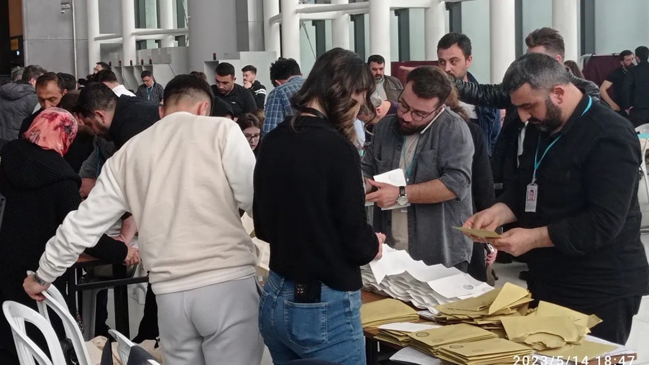 Seçimlere itirazlar devam ederken AK Parti ve CHP'nin temsilcilerinden flaş açıklamalar 