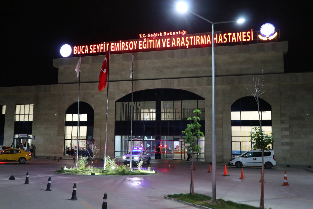 İzmir'de parkta bıçaklanan 17 yaşındaki İbrahim Akgül öldü