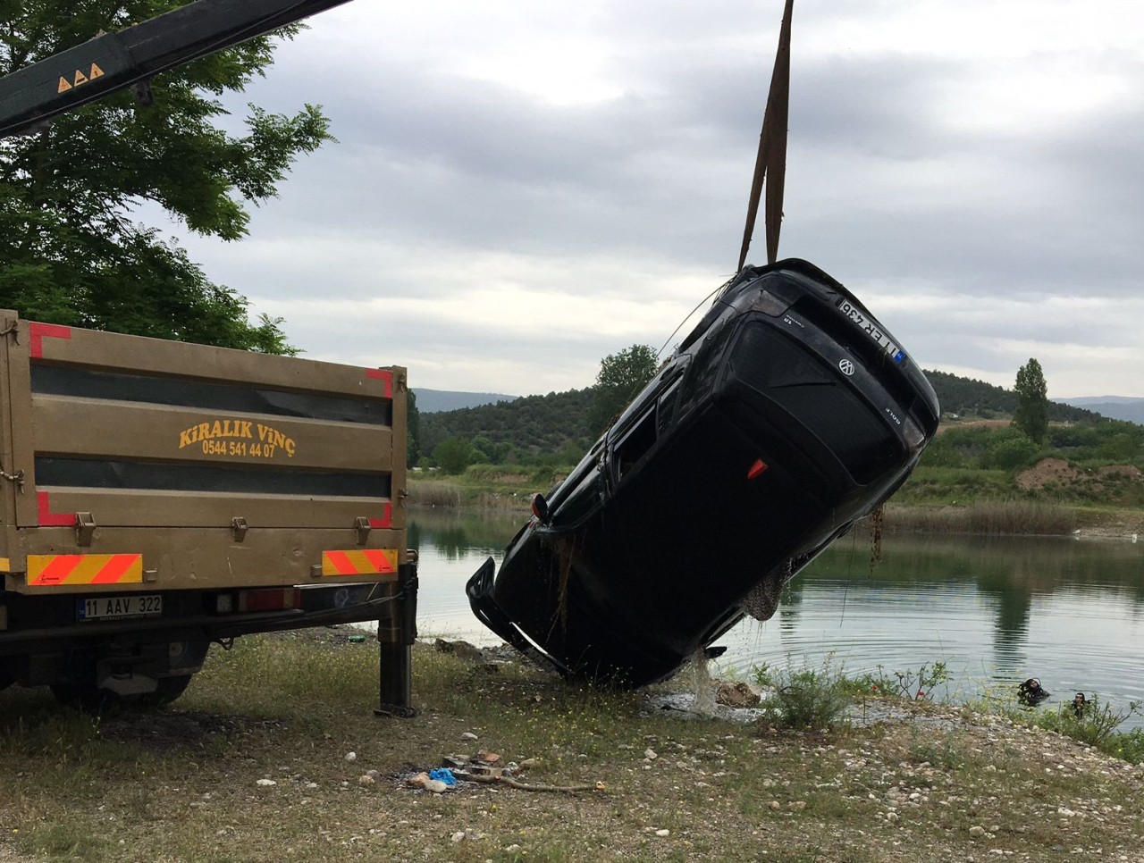 Bilecik'te gölete düşen otomobildeki Yunus Kırkcı ile Ertan Uzun kurtuldu. 2 kadın ve 1 çocuk öldü