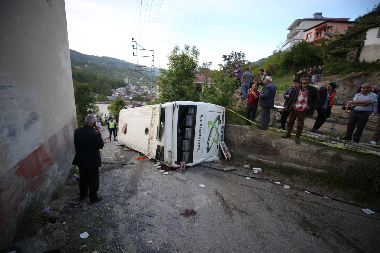 Trabzon'da feci kaza: Yusuf Değirmenci,  Ayşe Zengin ile Fadime ve Azra Akgün öldü