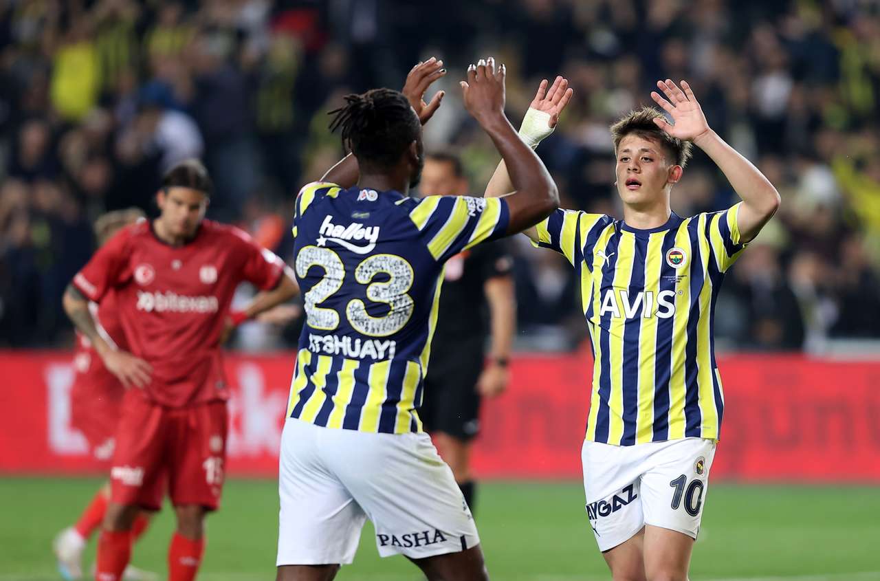 Fenerbahçe Sivasspor'a fark attı,  kupada finale çıktı