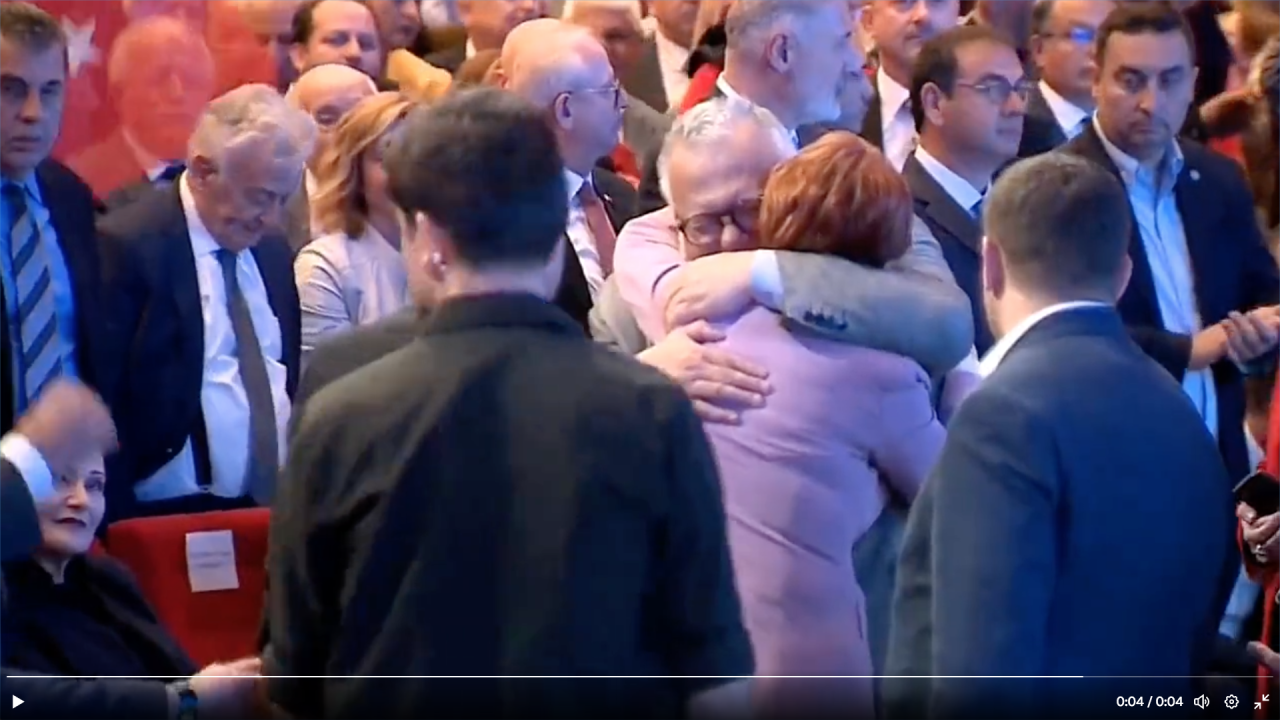 Celal Şengör,  Meral Akşener'e sarılarak hüngür hüngür ağladı