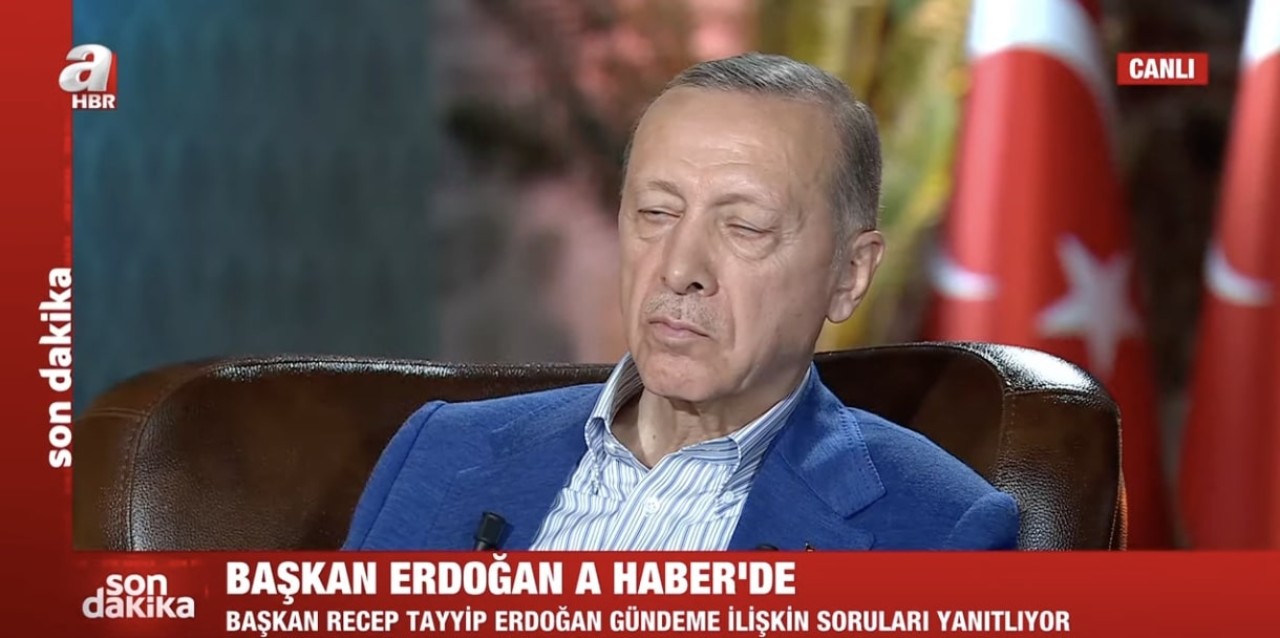 Cumhurbaşkanı Erdoğan canlı yayında uyuyakaldı