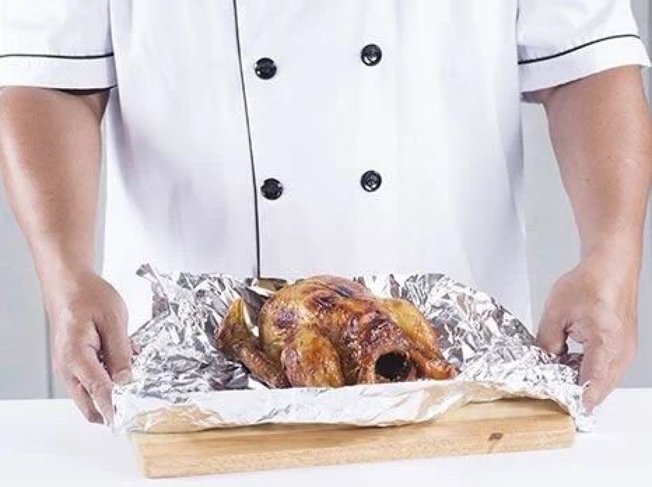 Alüminyum Folyo: Mutfakta Pratik ve Çok Yönlü Bir Yardımcı!