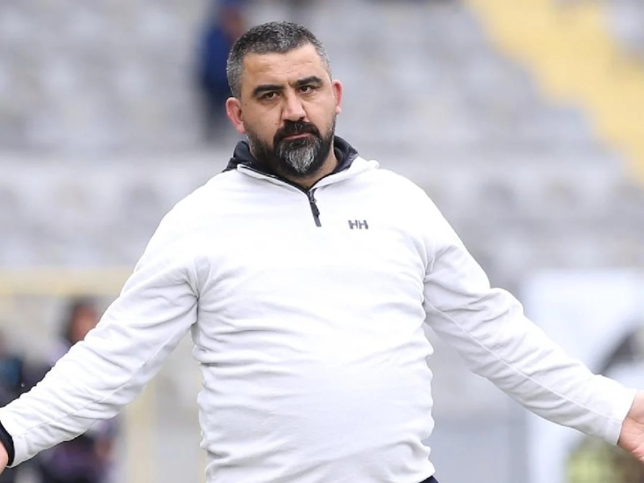 Kime oy vereceğini ilan eden Ümit Özat,  ünlü isimlere fena yüklendi