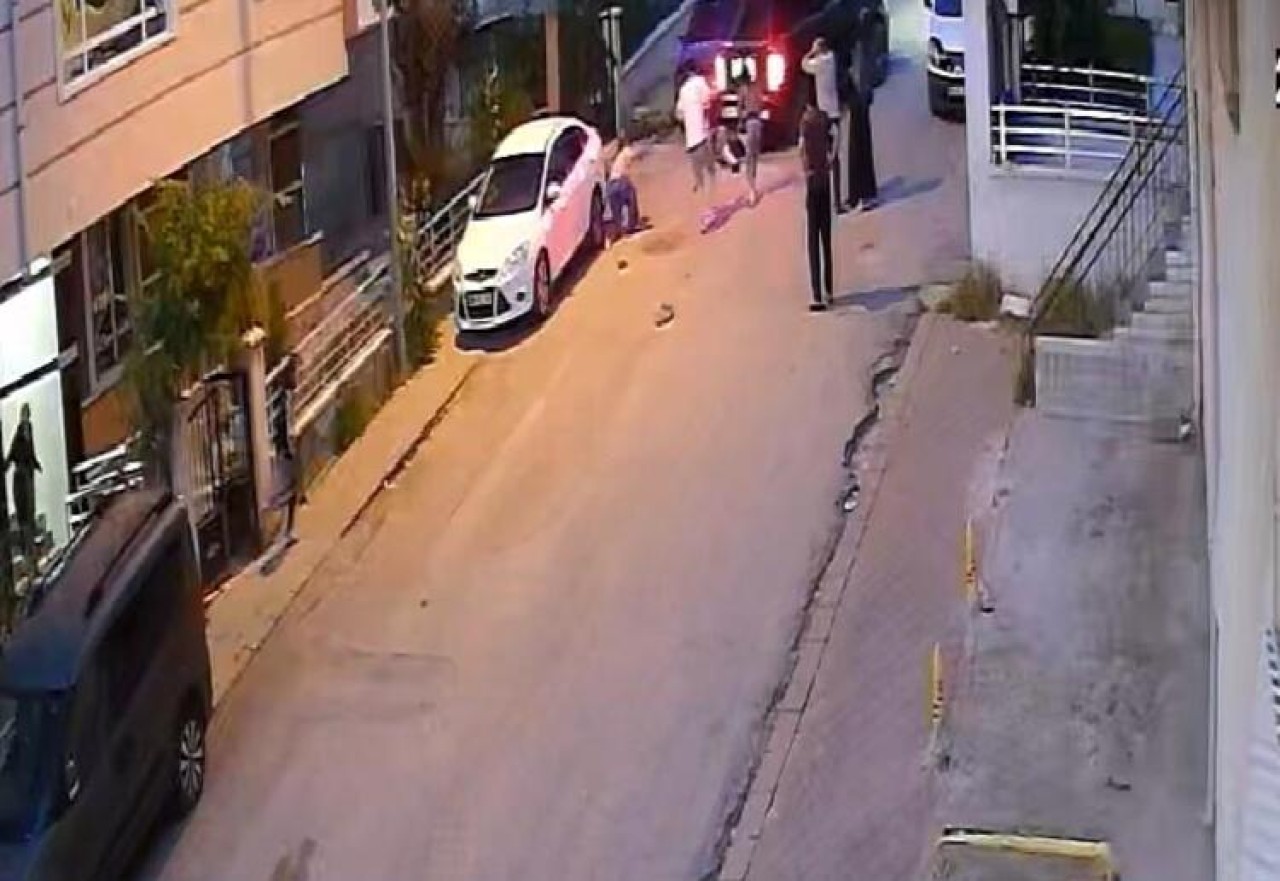 Ankara'da İbrahim Çam evi terk eden eşi Çağla Çam'ın dedesi Feyzi Torun ile kuzeni Mahi Aydos'u arabasıyla ezerek öldür
