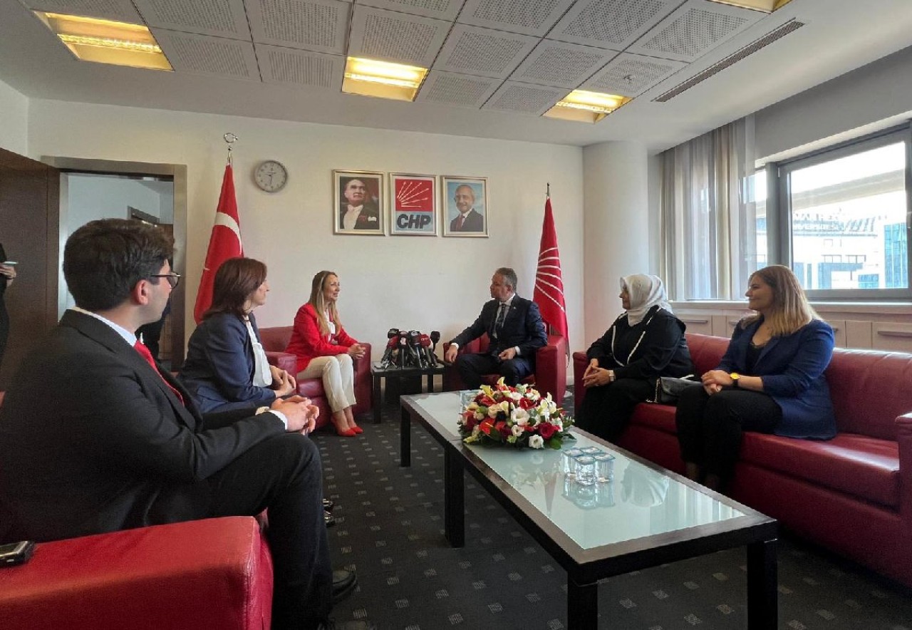 AK Parti CHP bayramlaşmasında tartışma çıktı