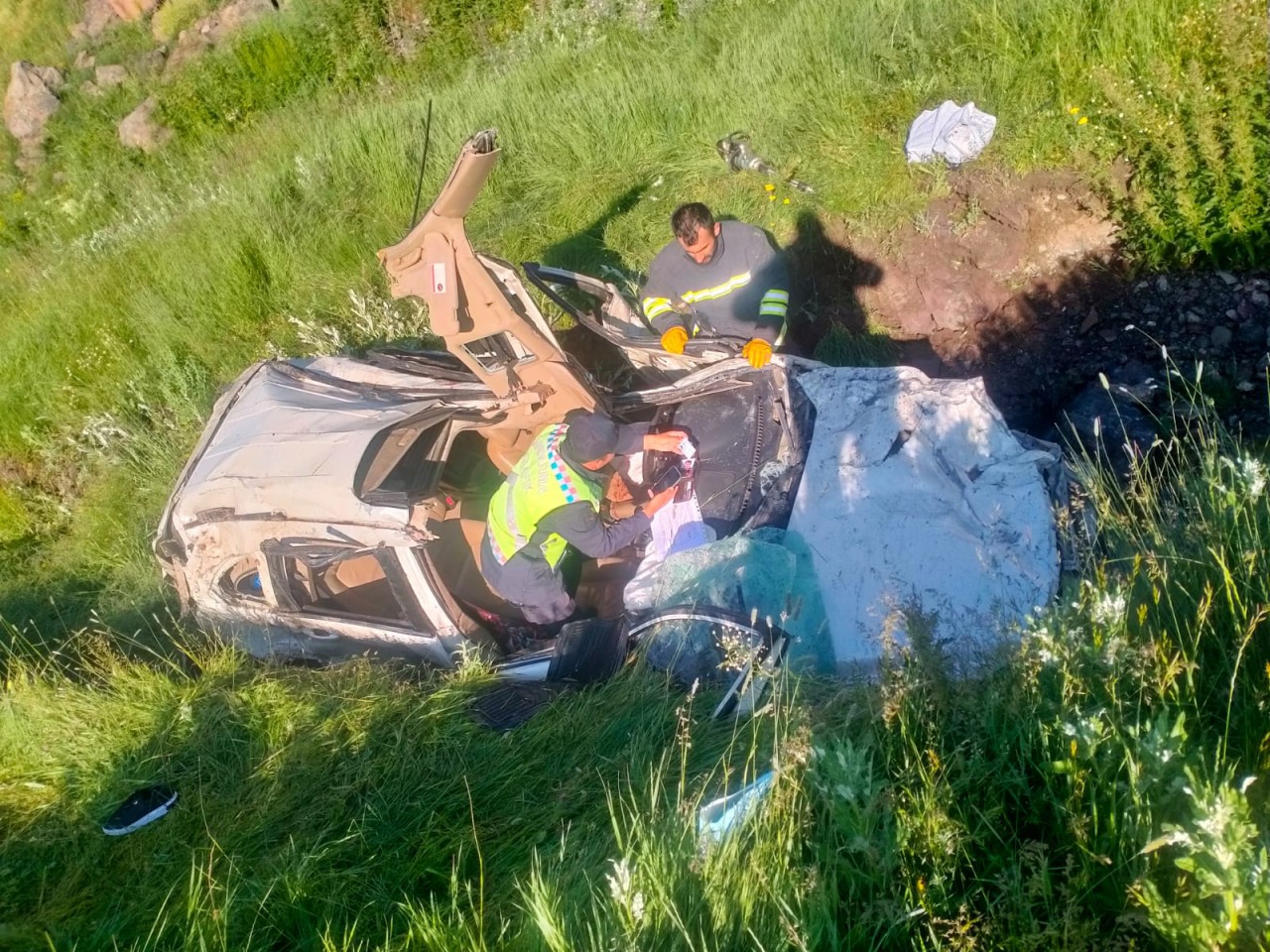 Erzurum'da kaza: Yiğit Ayral öldü. Emrullah Ayral,  Neriman Ayral ve Mert Ayral yaralı