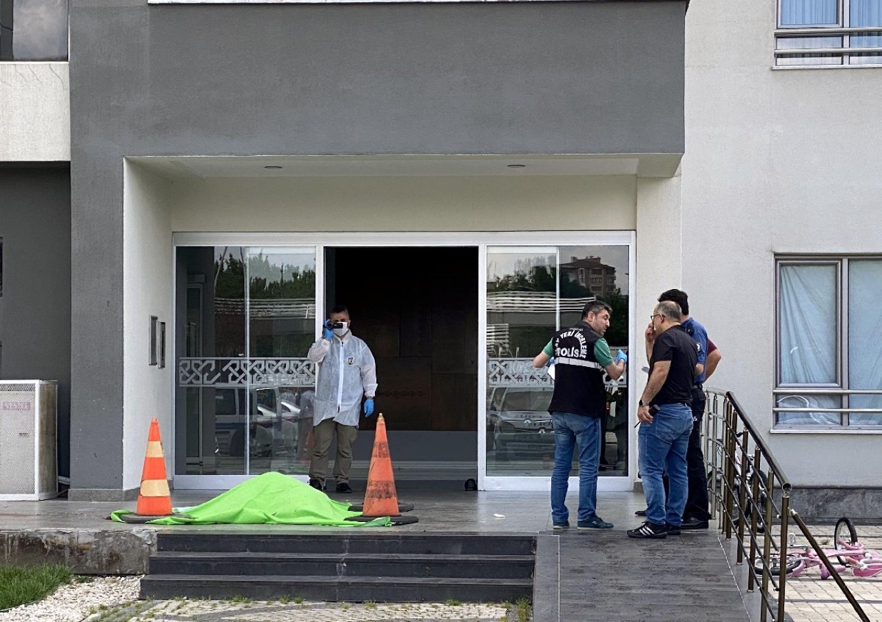 Kayseri'de kuşunu yakalamak için çıktığı çatıdan düşen Mustafa Tağman öldü