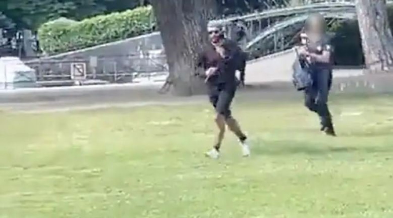 Suriyeli saldırgan dehşet saçtı. 8'i çocuk 9 kişiyi bıçakladı