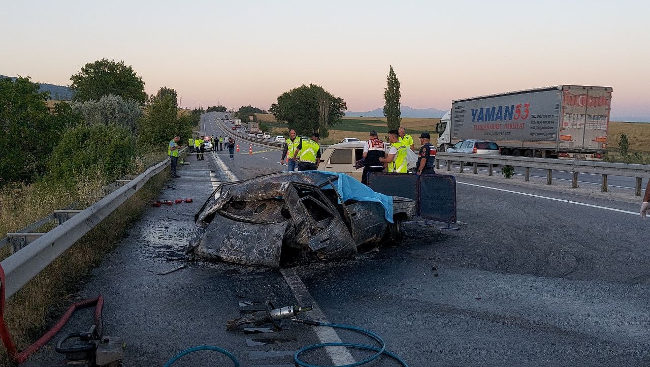 Gümüşhacıköy'de korkunç kaza: Zafer Oktay,  Elif Oktay ve Sultan Oktay yanarak öldü