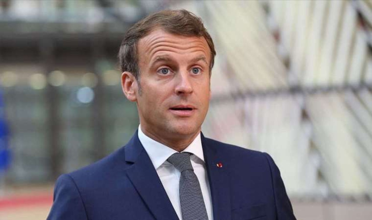 Fransa yangın yerine dönerken Macron'un verdiği poz büyük tepki çekti