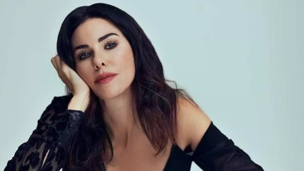 Defne Samyeli'nin tesettürle ilgili sözleri tepki çekti!