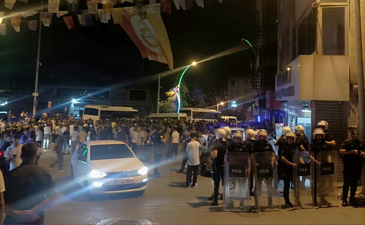 Kocaeli'de Suriyelilerin ev basıp köpek zehirlediği iddiası ortalığı karıştırdı: Tehlikeli gerginlik. Halk sokağa indi