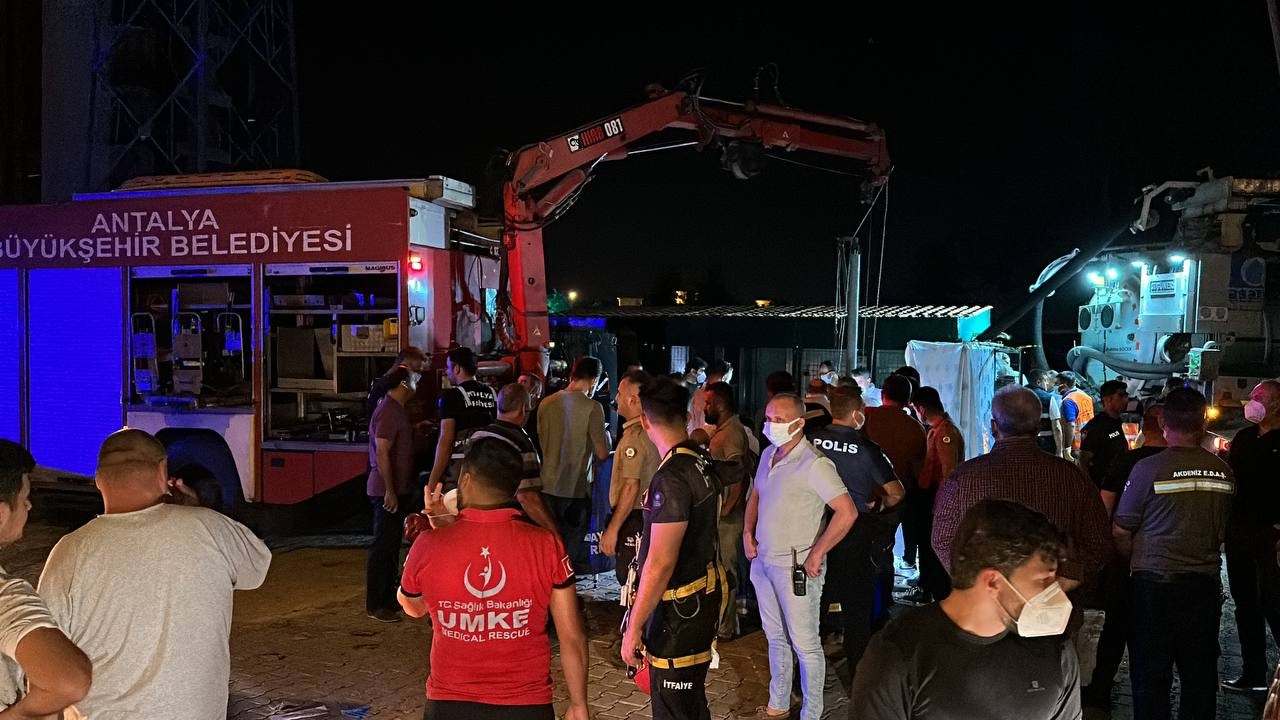 Antalya'da atık su terfi istasyonuna inen Fırat Çiçek,  Emin Akyüz ve Mahmut Yıldız öldü