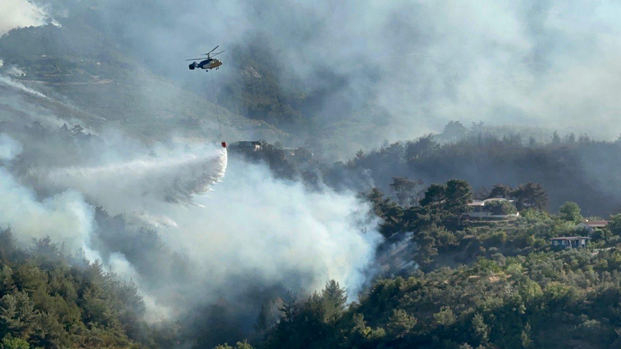 Hatay ve Mersin'de orman yangını sürüyor. Hatay Valisi'nden flaş açıklama