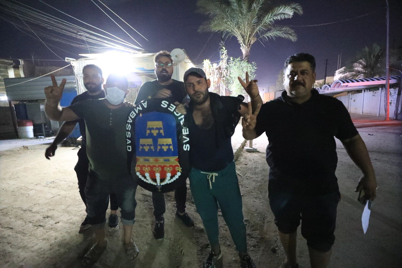 Bağdat'ta İsveç Büyükelçiliğini bastılar